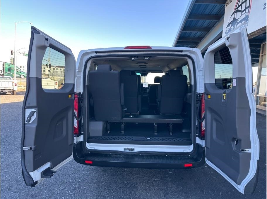 Ford Transit 350 Wagon Low Roof XLT w/Sliding Pass. 148-in. WB 2022 Ford Transit 350 Wagon Low Roof XLT w/Sliding Pass. 148-in. WB 2022