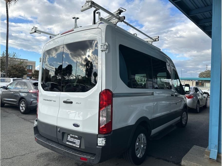 Ford Transit 150 Wagon Med. Roof XLT w/Sliding Pass. 130-in. WB 2016