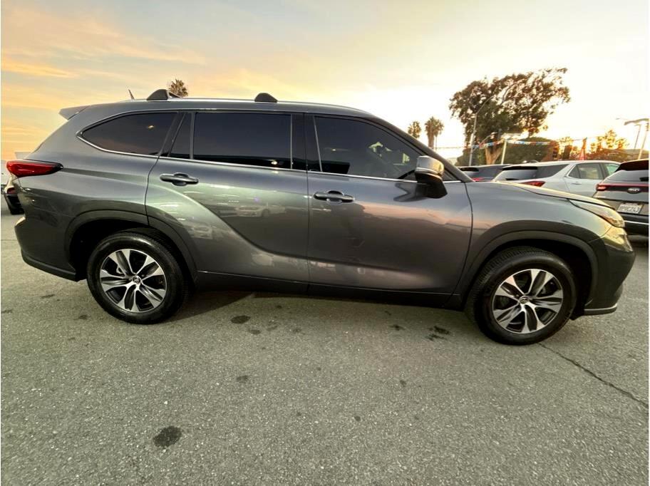 Toyota Highlander XLE Nav FWD V6 2020