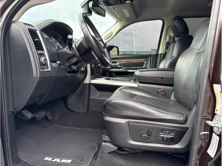 RAM 2500 Laramie Mega Cab 4WD 2016