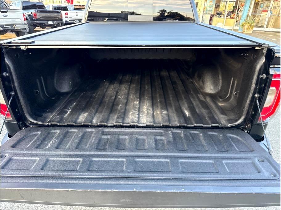 GMC Sierra 1500 Denali Crew Cab Long Box 4WD 2017