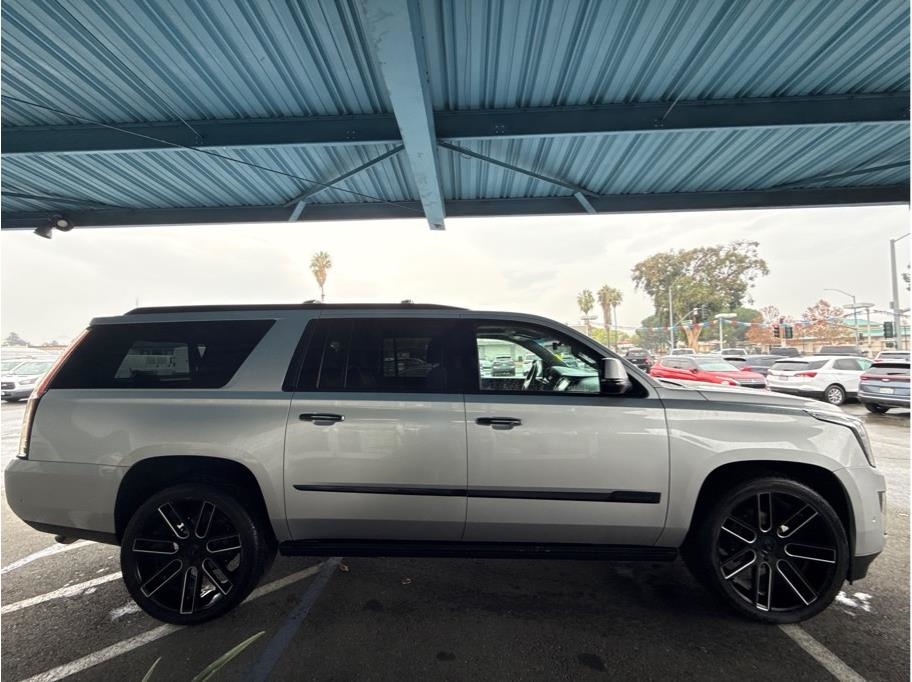 Cadillac Escalade ESV Premium 4WD 2017