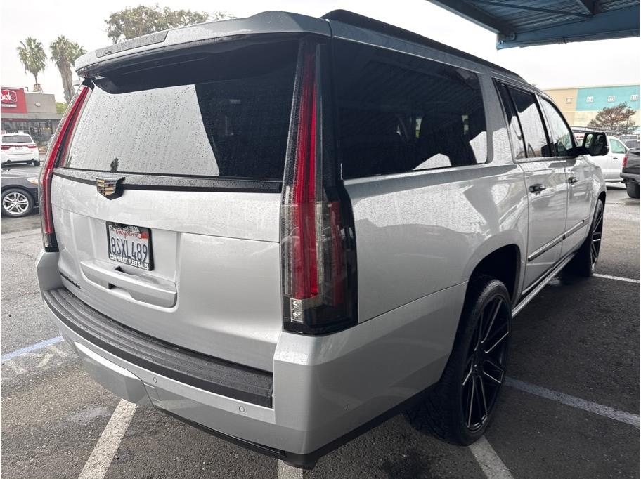 Cadillac Escalade ESV Premium 4WD 2017