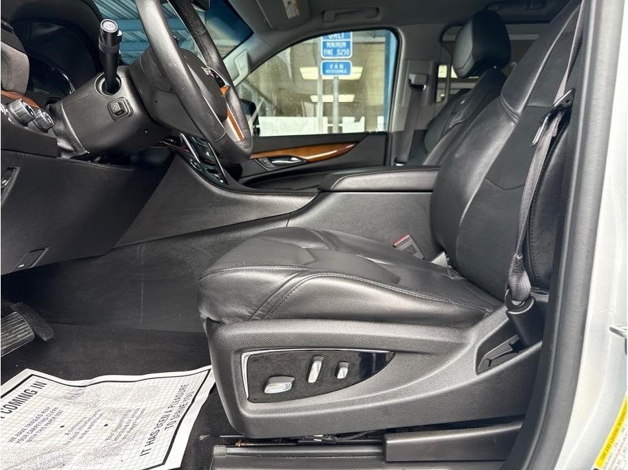 Cadillac Escalade ESV Premium 4WD 2017