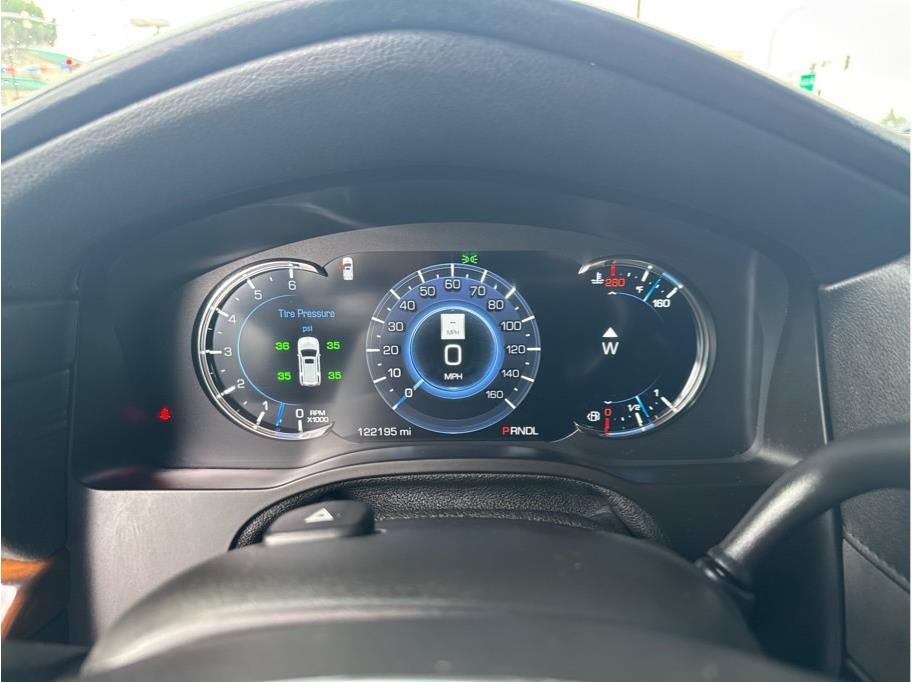 Cadillac Escalade ESV Premium 4WD 2017