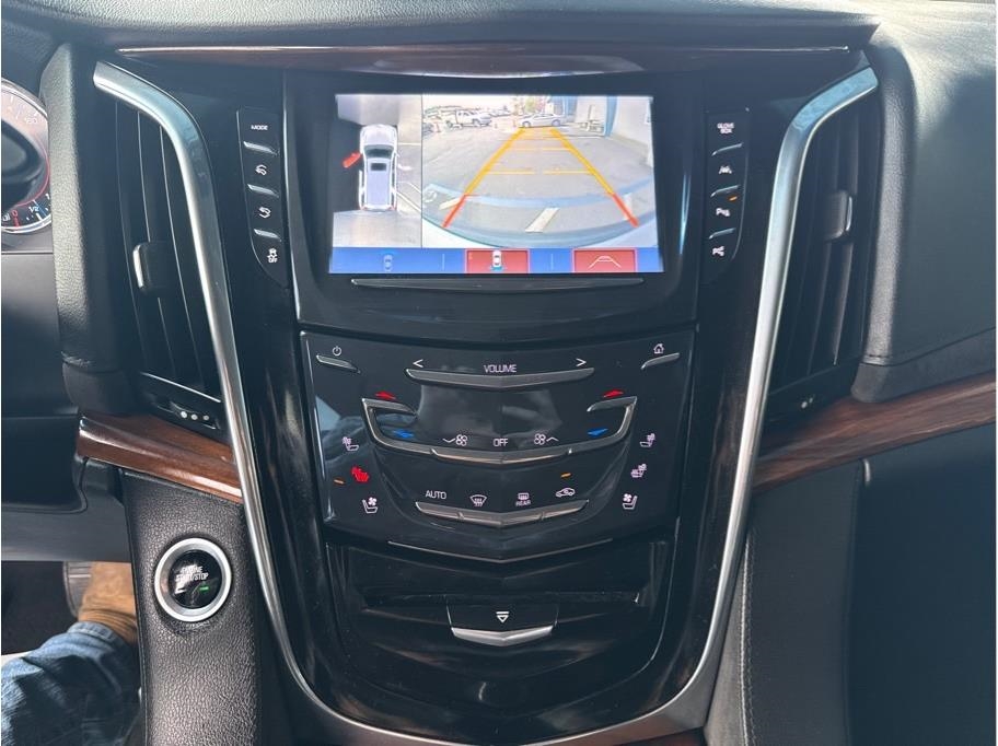 Cadillac Escalade ESV Premium 4WD 2017