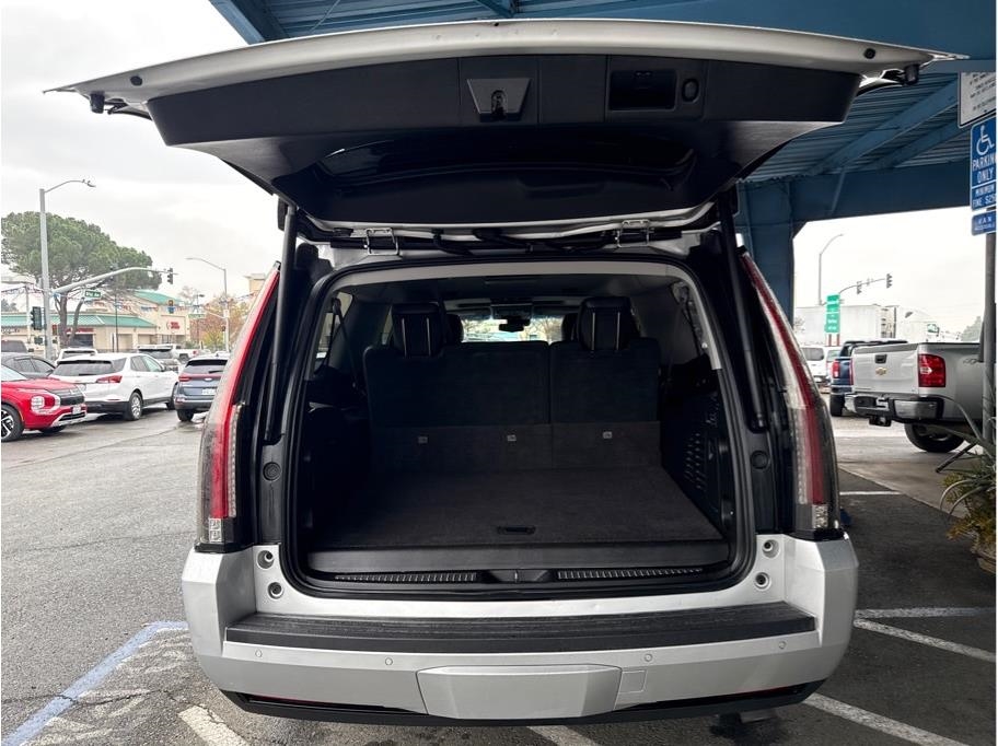 Cadillac Escalade ESV Premium 4WD 2017