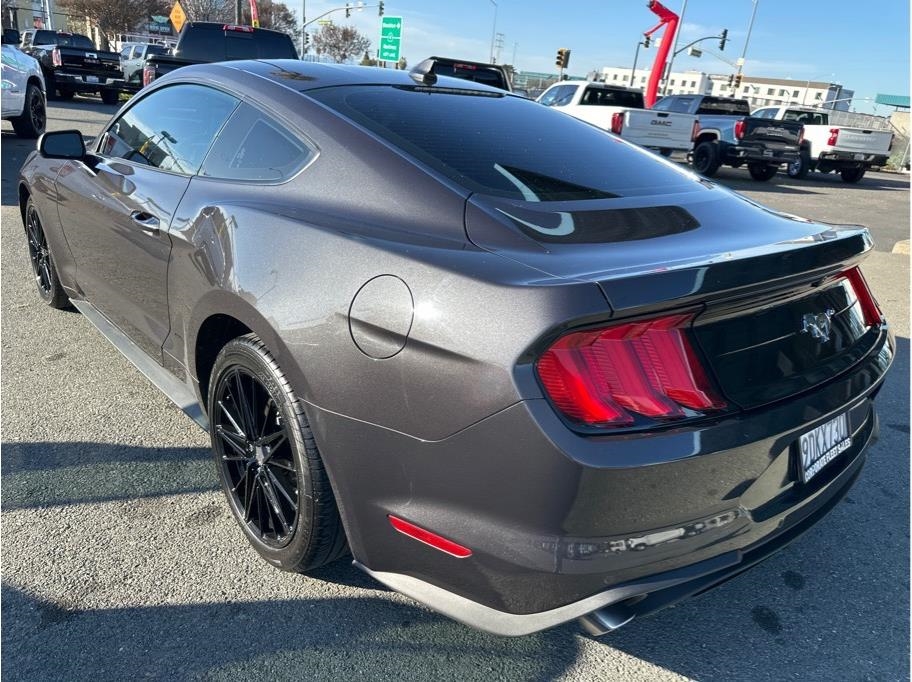 Ford Mustang EcoBoost Coupe 2022