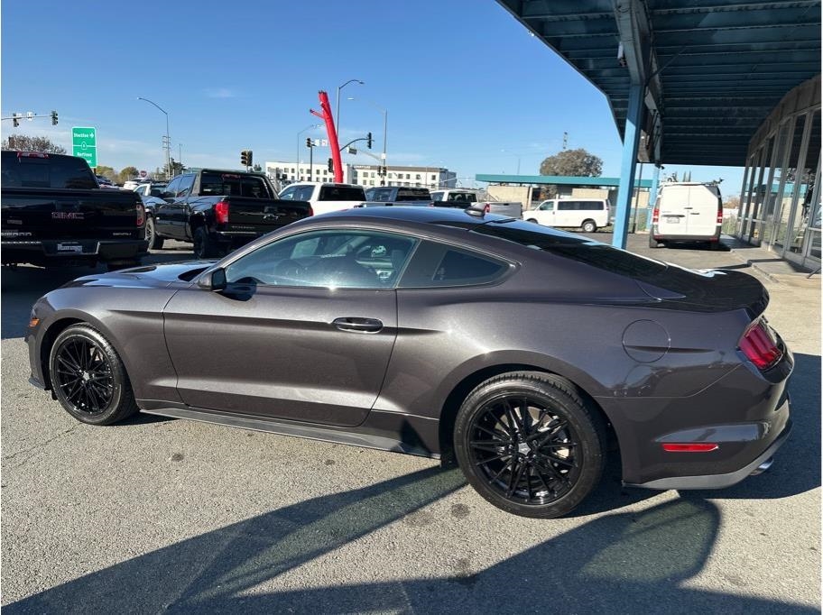 Ford Mustang EcoBoost Coupe 2022