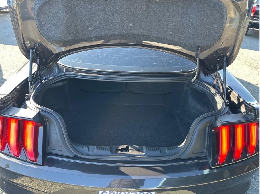 Ford Mustang EcoBoost Coupe 2022