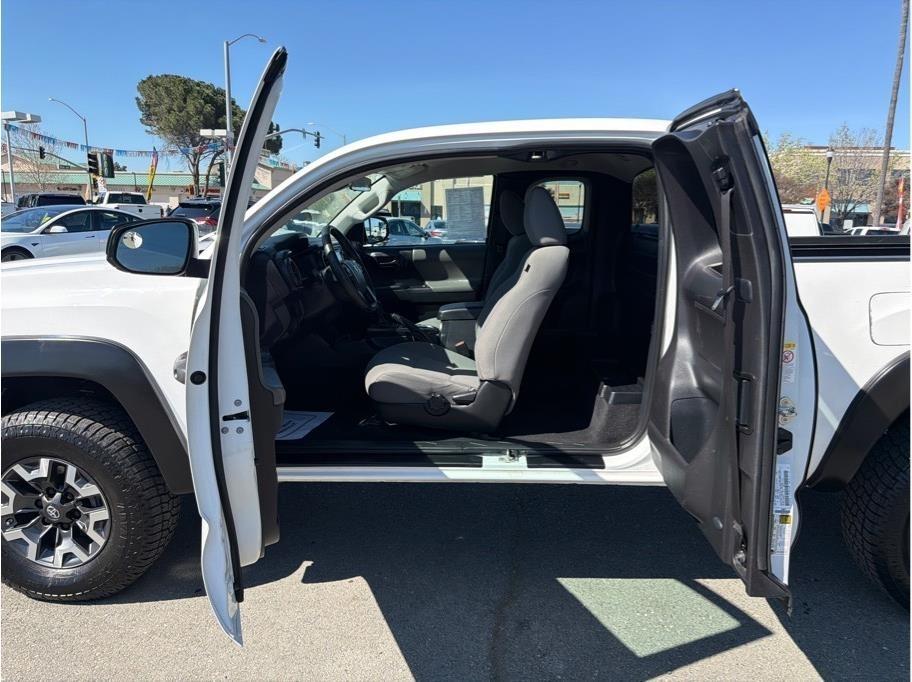 Toyota Tacoma SR5 Access Cab I4 6AT 4WD 2019
