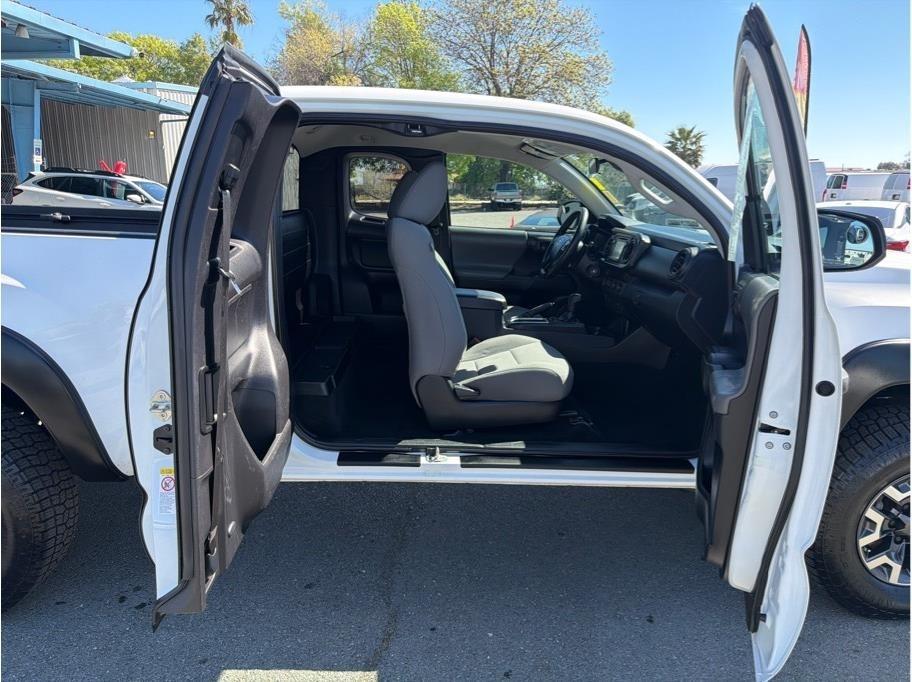 Toyota Tacoma SR5 Access Cab I4 6AT 4WD 2019