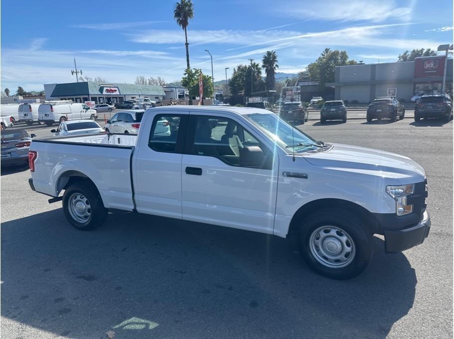 Ford F-150 XL SuperCab 8-ft. 2WD 2016