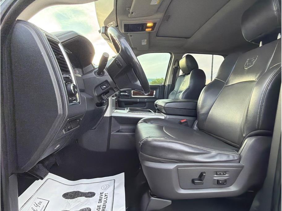 RAM 2500 Laramie Mega Cab 4WD 2012
