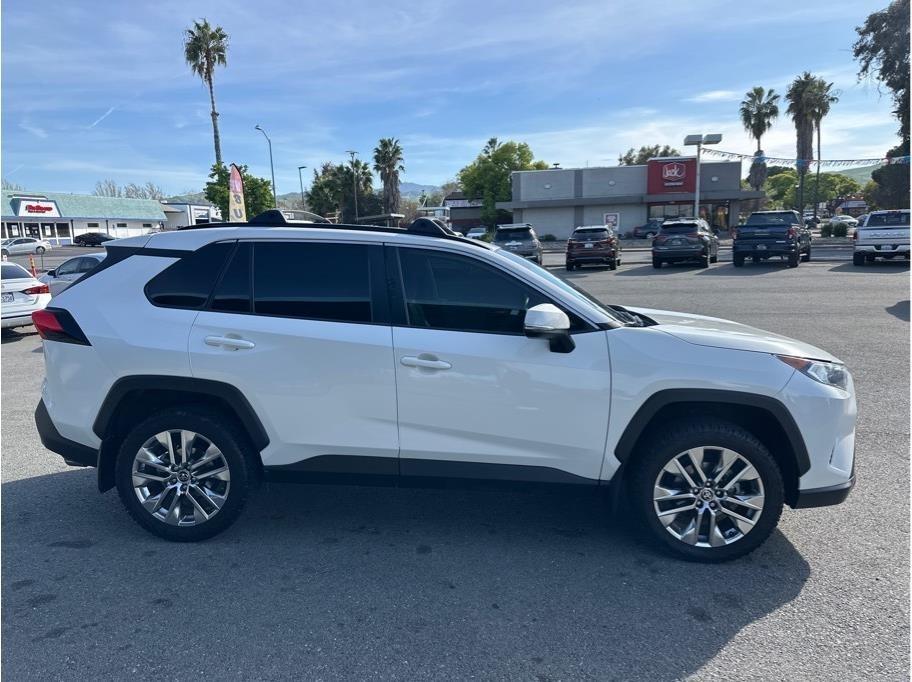 Toyota RAV4 XLE Premium 2021