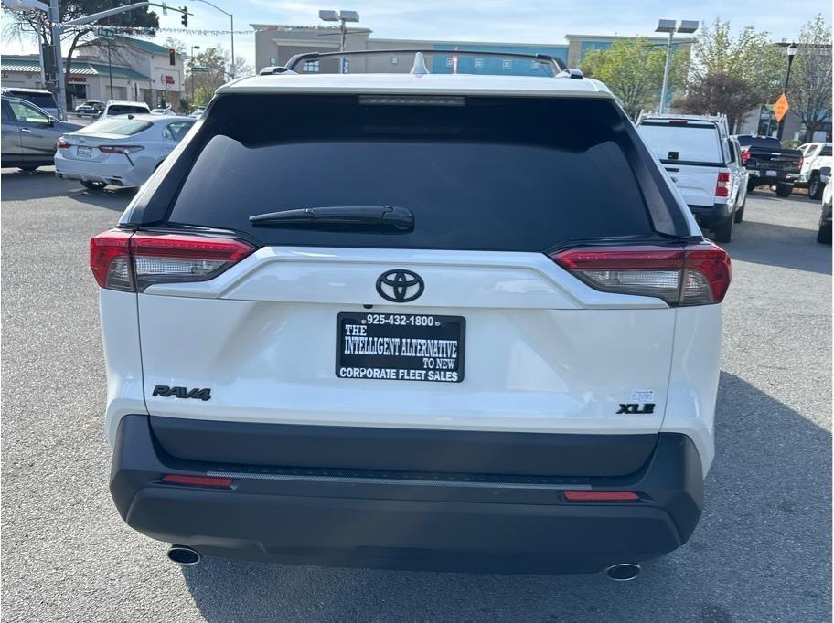 Toyota RAV4 XLE Premium 2021