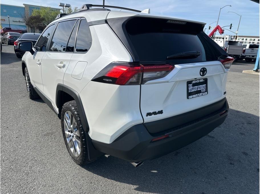 Toyota RAV4 XLE Premium 2021