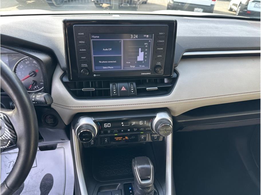 Toyota RAV4 XLE Premium 2021