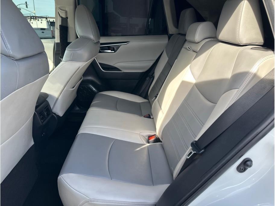 Toyota RAV4 XLE Premium 2021