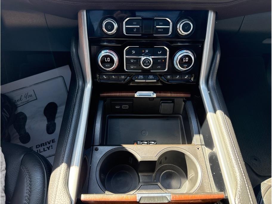 GMC Yukon Denali 4WD 2021