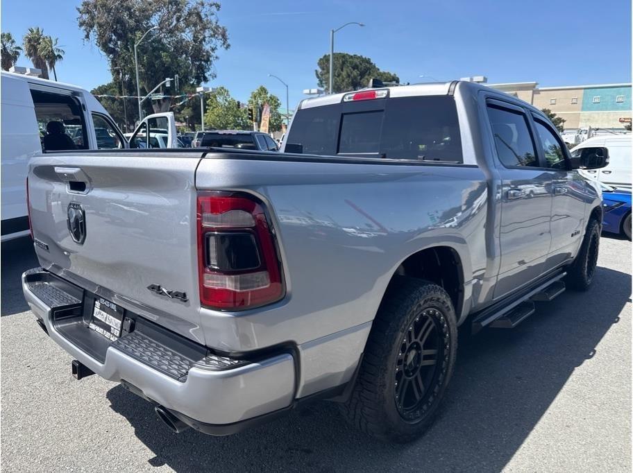 RAM 1500 Big Horn Crew Cab SWB 4WD 2020