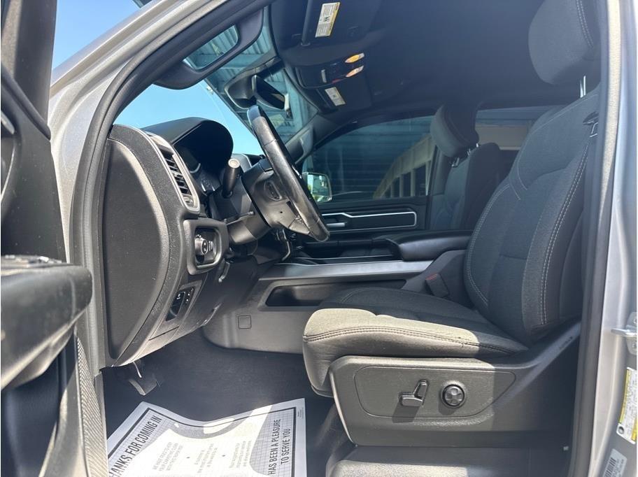 RAM 1500 Big Horn Crew Cab SWB 4WD 2020