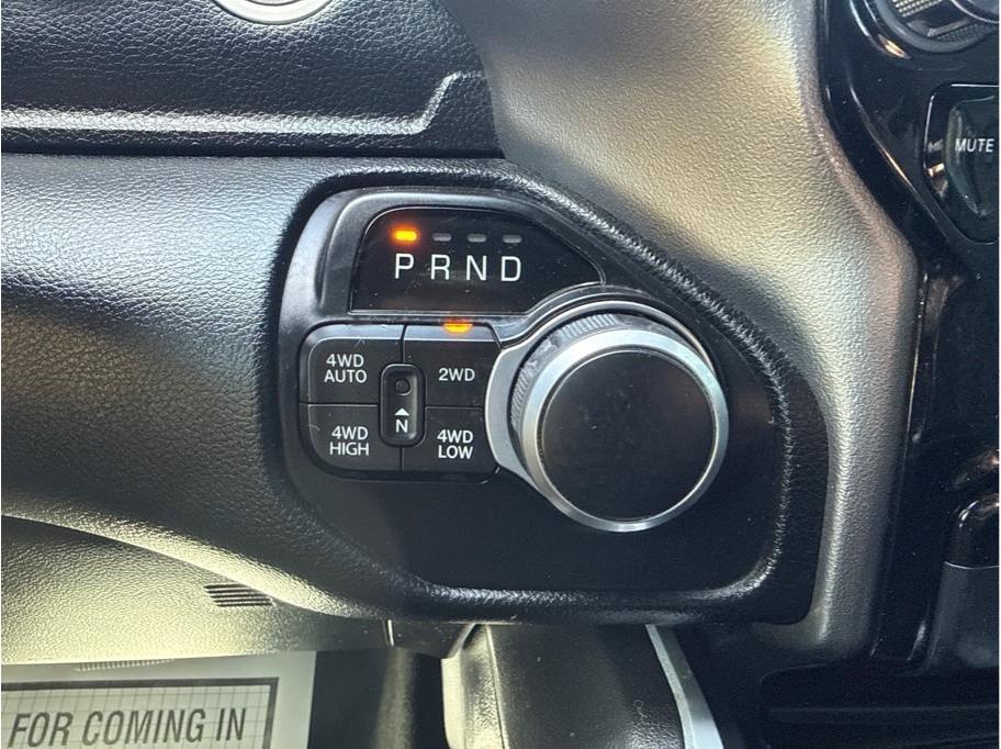 RAM 1500 Big Horn Crew Cab SWB 4WD 2020