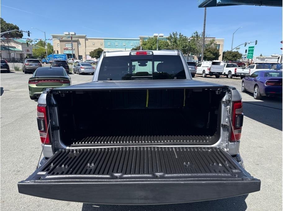 RAM 1500 Big Horn Crew Cab SWB 4WD 2020