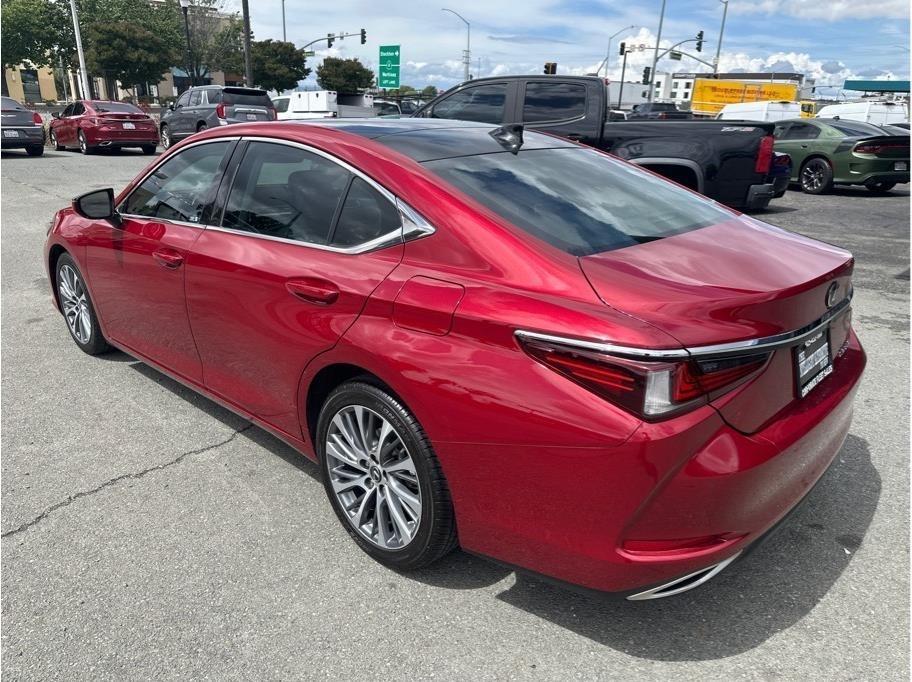 Lexus ES 350 Base 2019