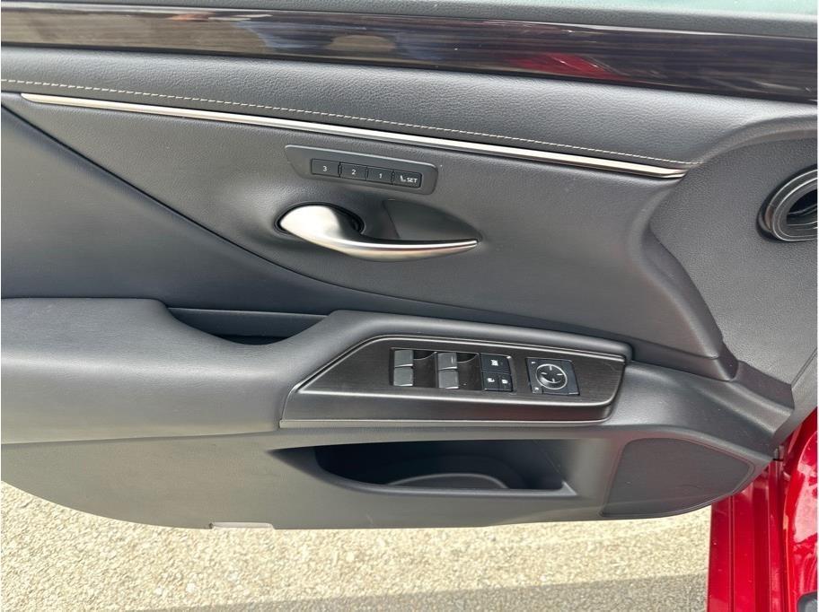 Lexus ES 350 Base 2019