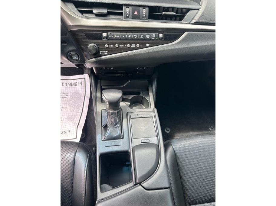 Lexus ES 350 Base 2019