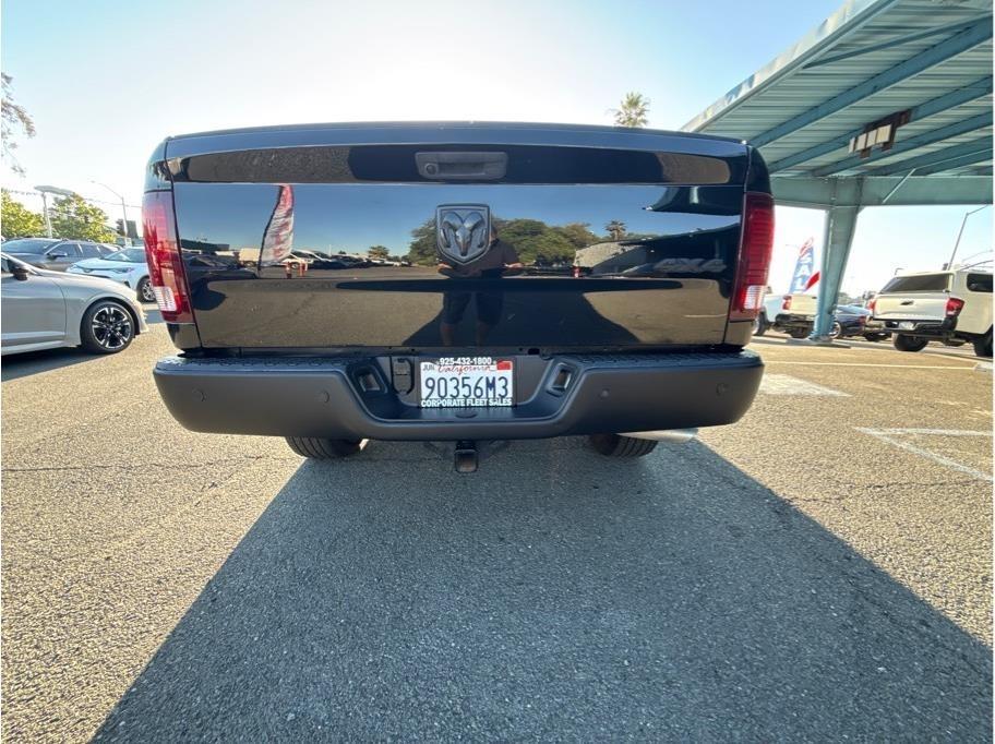 RAM 1500 Classic Tradesman Crew Cab SWB 4WD 2022