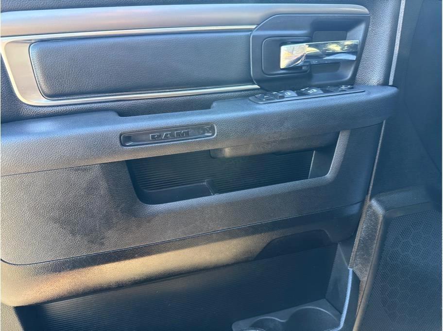 RAM 1500 Classic Tradesman Crew Cab SWB 4WD 2022