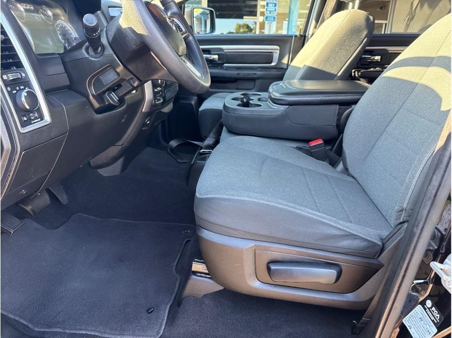 RAM 1500 Classic Tradesman Crew Cab SWB 4WD 2022