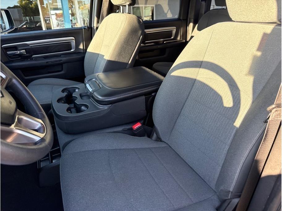 RAM 1500 Classic Tradesman Crew Cab SWB 4WD 2022