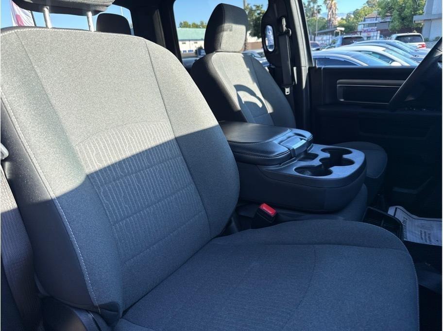 RAM 1500 Classic Tradesman Crew Cab SWB 4WD 2022