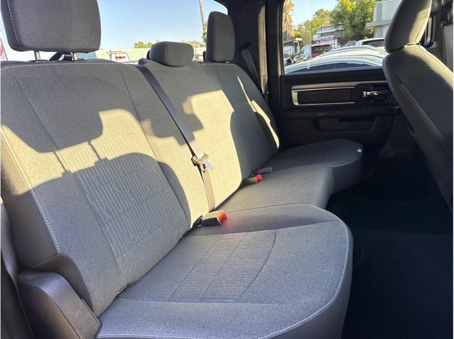 RAM 1500 Classic Tradesman Crew Cab SWB 4WD 2022