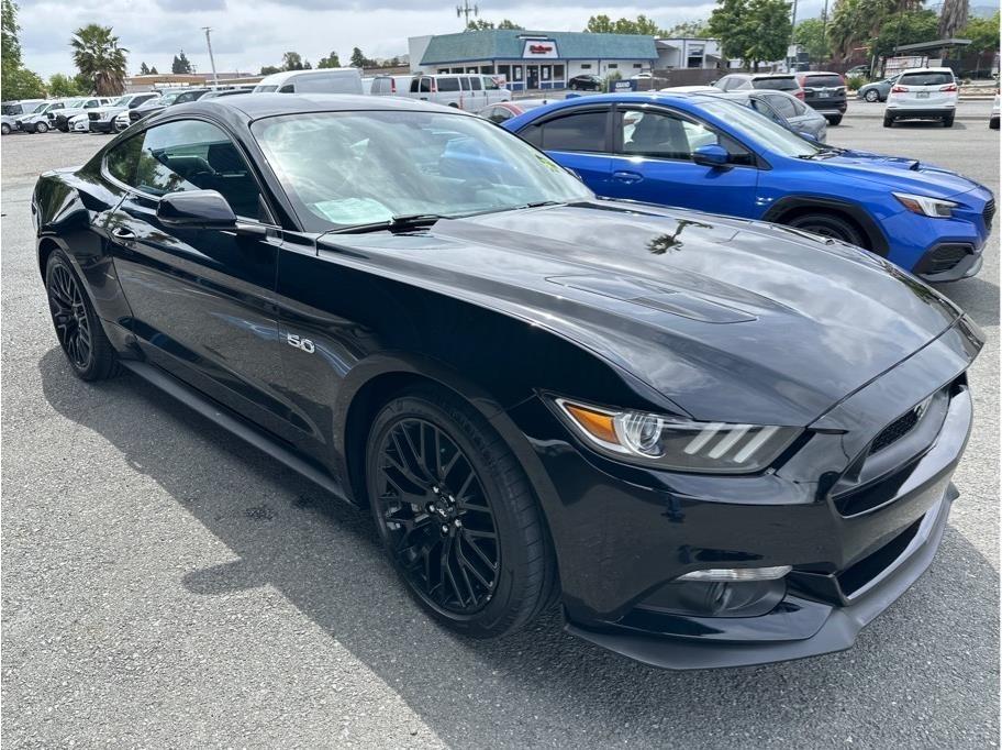 Ford Mustang GT Premium Coupe 2017