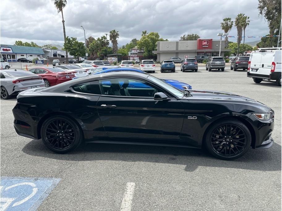 Ford Mustang GT Premium Coupe 2017
