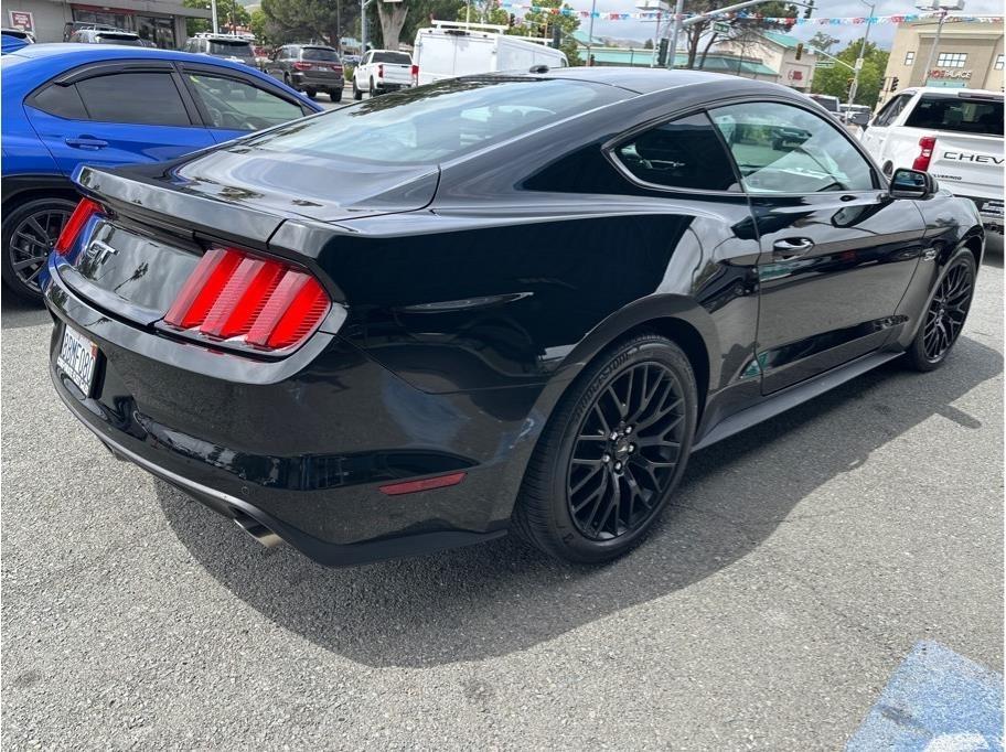 Ford Mustang GT Premium Coupe 2017