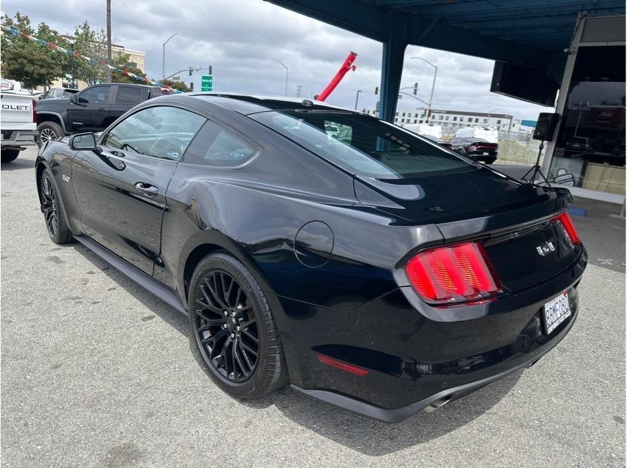 Ford Mustang GT Premium Coupe 2017