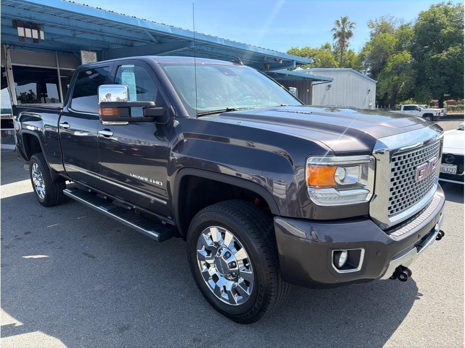 GMC Sierra 2500HD Denali Crew Cab 4WD 2015