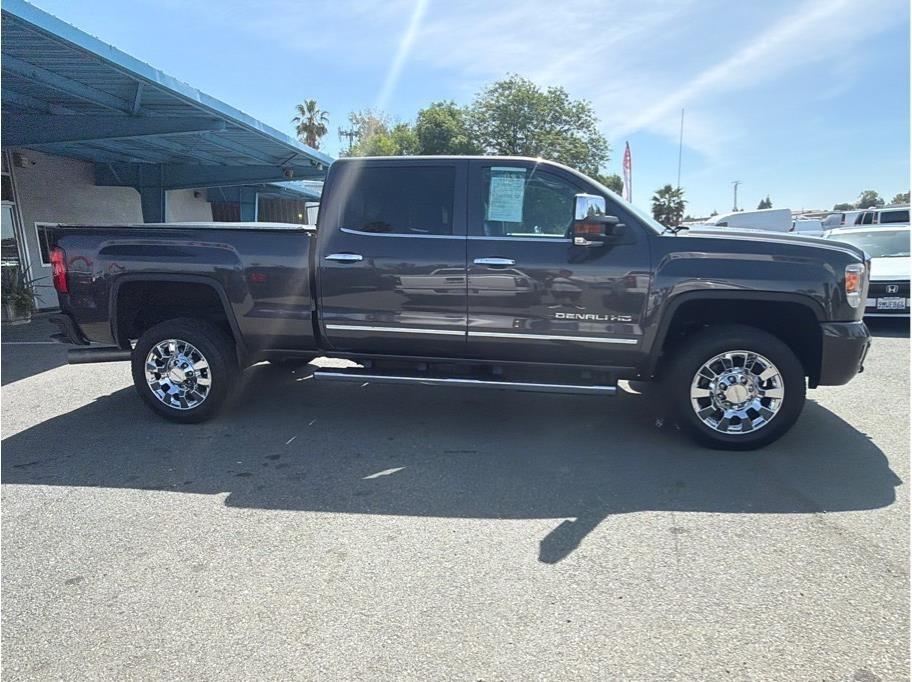 GMC Sierra 2500HD Denali Crew Cab 4WD 2015