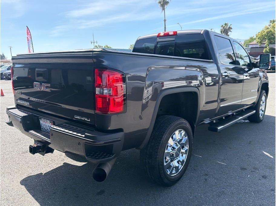 GMC Sierra 2500HD Denali Crew Cab 4WD 2015