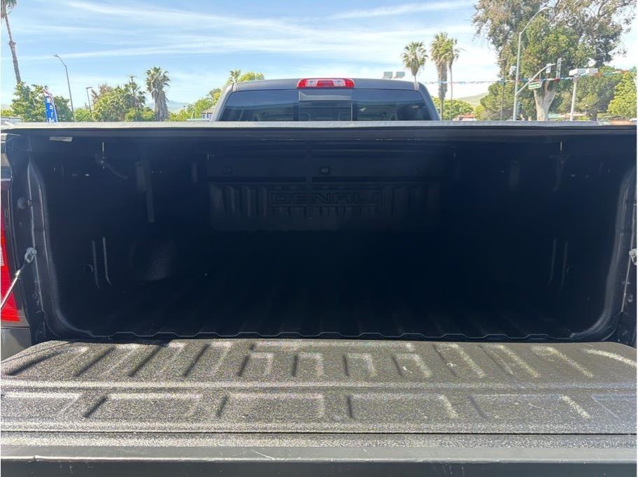 GMC Sierra 2500HD Denali Crew Cab 4WD 2015