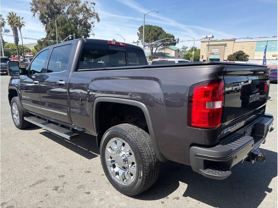 GMC Sierra 2500HD Denali Crew Cab 4WD 2015