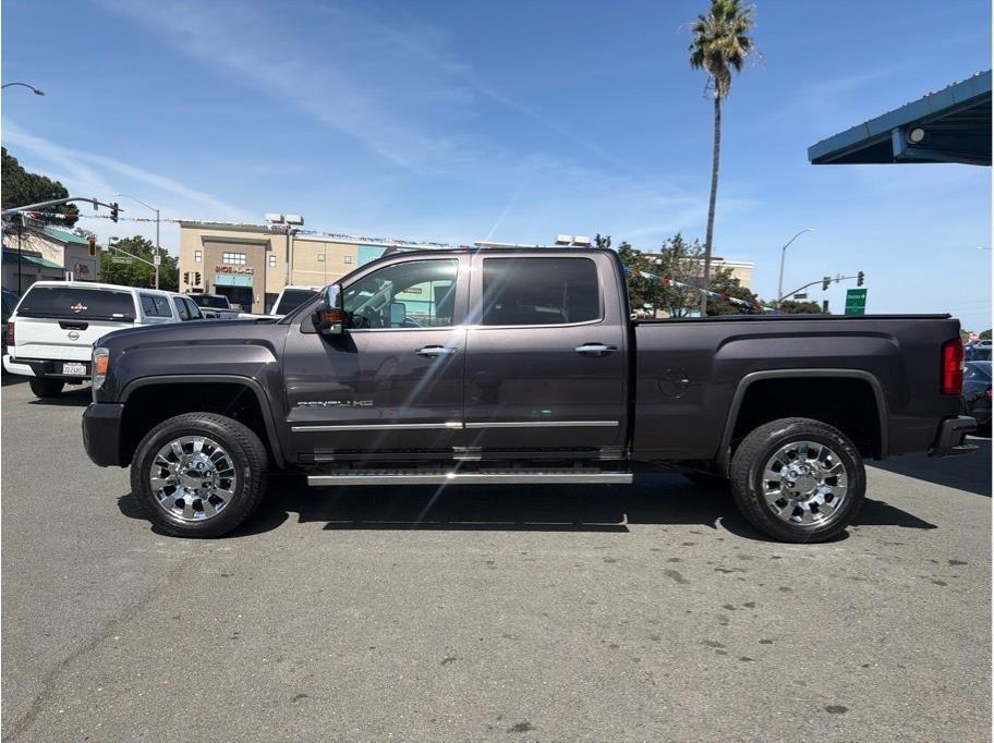 GMC Sierra 2500HD Denali Crew Cab 4WD 2015