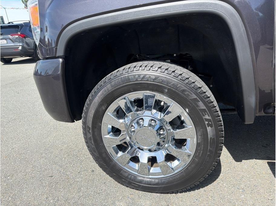 GMC Sierra 2500HD Denali Crew Cab 4WD 2015
