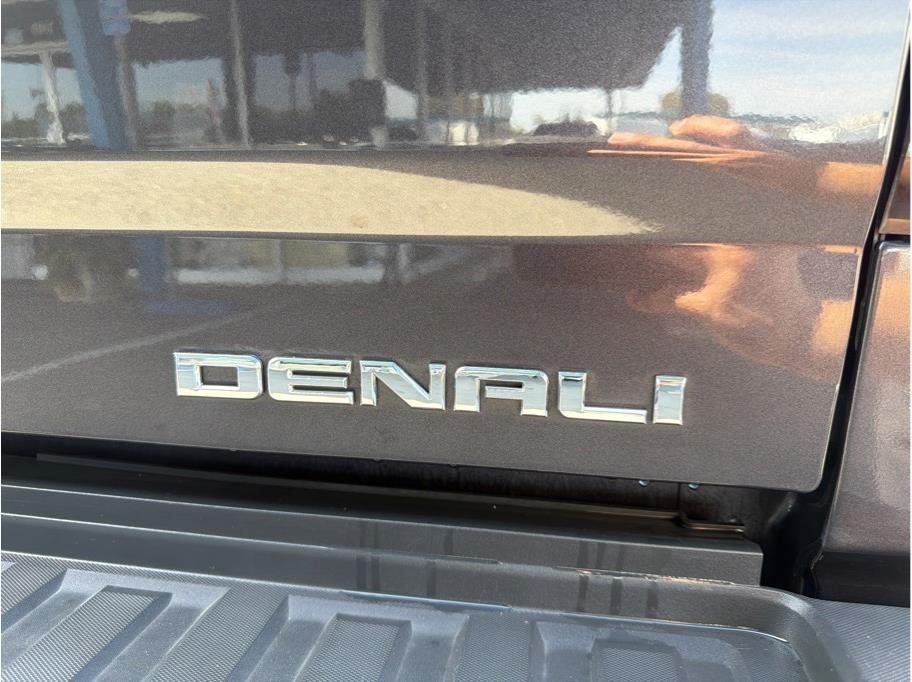 GMC Sierra 2500HD Denali Crew Cab 4WD 2015
