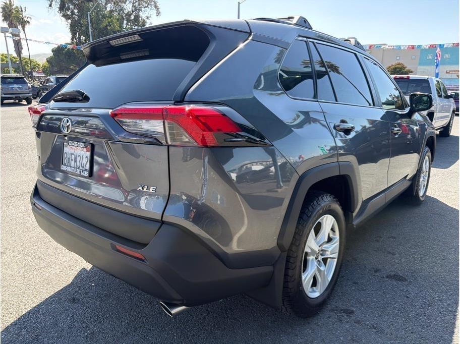 Toyota RAV4 XLE 2021